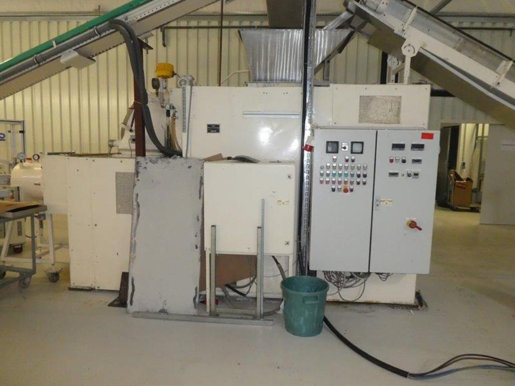 Máquinas para a produção de sabonetes, bem como todo o equipamento fabril e de escritório<br>-9