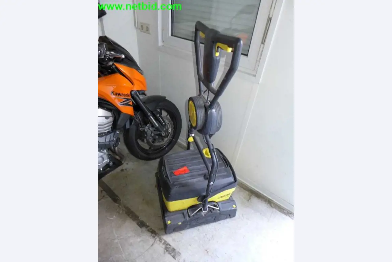 motorcycle trader, workshop<br>  -1