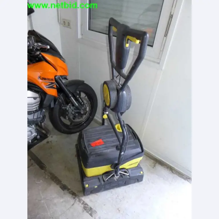 motorcycle trader, workshop<br>  -1