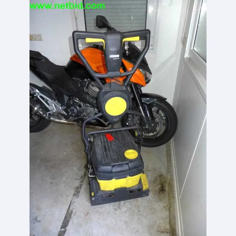 motorcycle trader, workshop<br>  -2