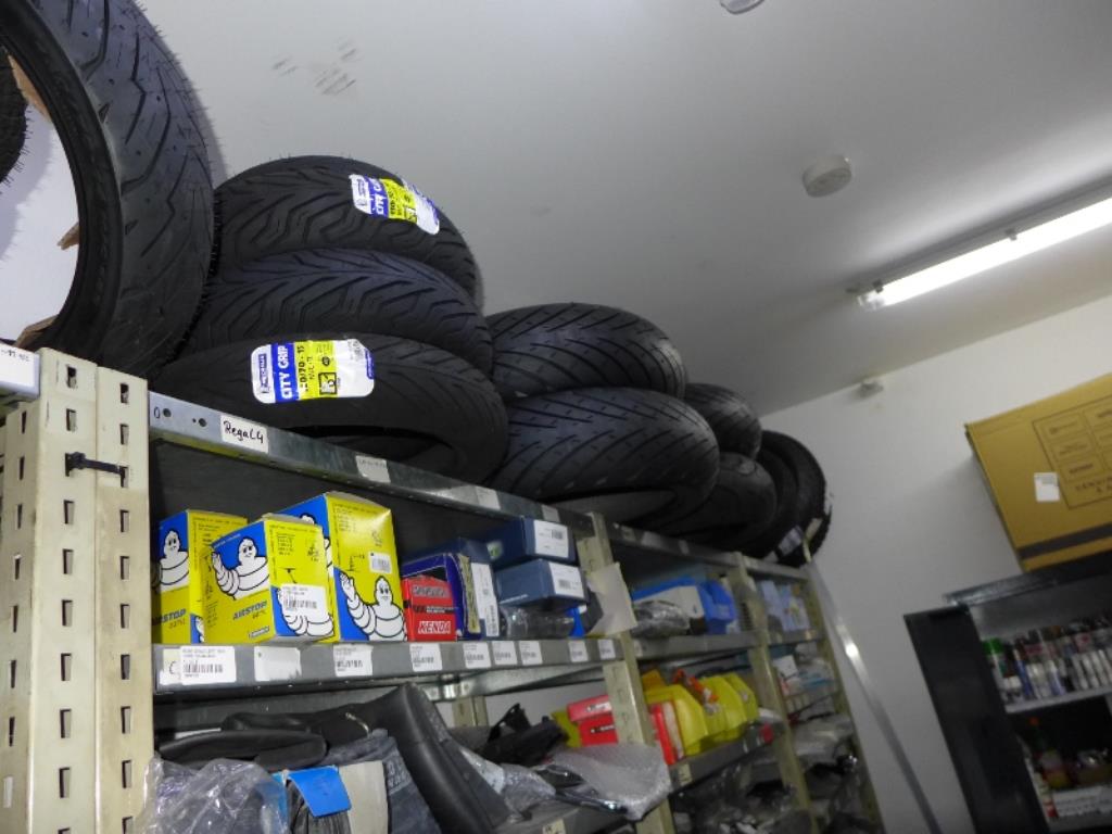 
Concessionário de motas, oficina<br>-10