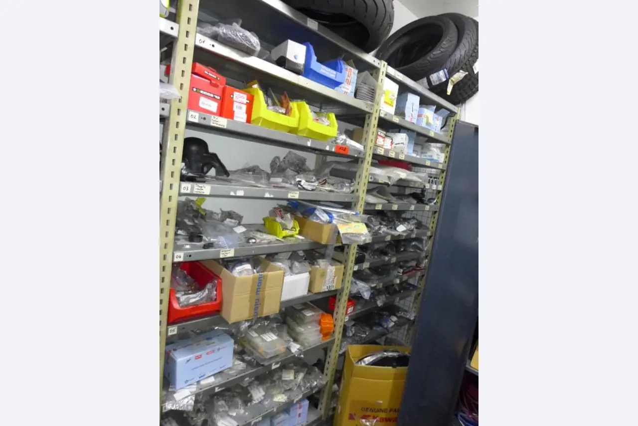 Motorradhandel, Werkstatt<br>  -12
