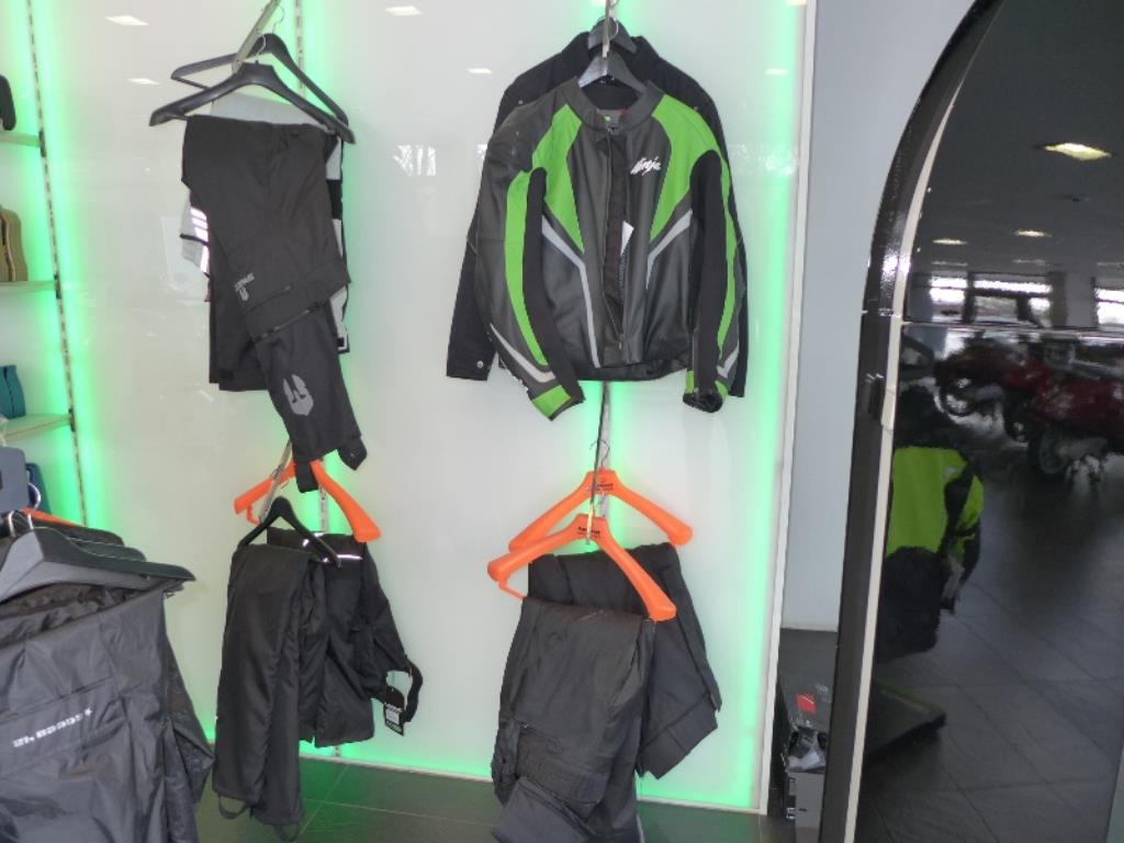 
Concessionário de motas, oficina<br>-22