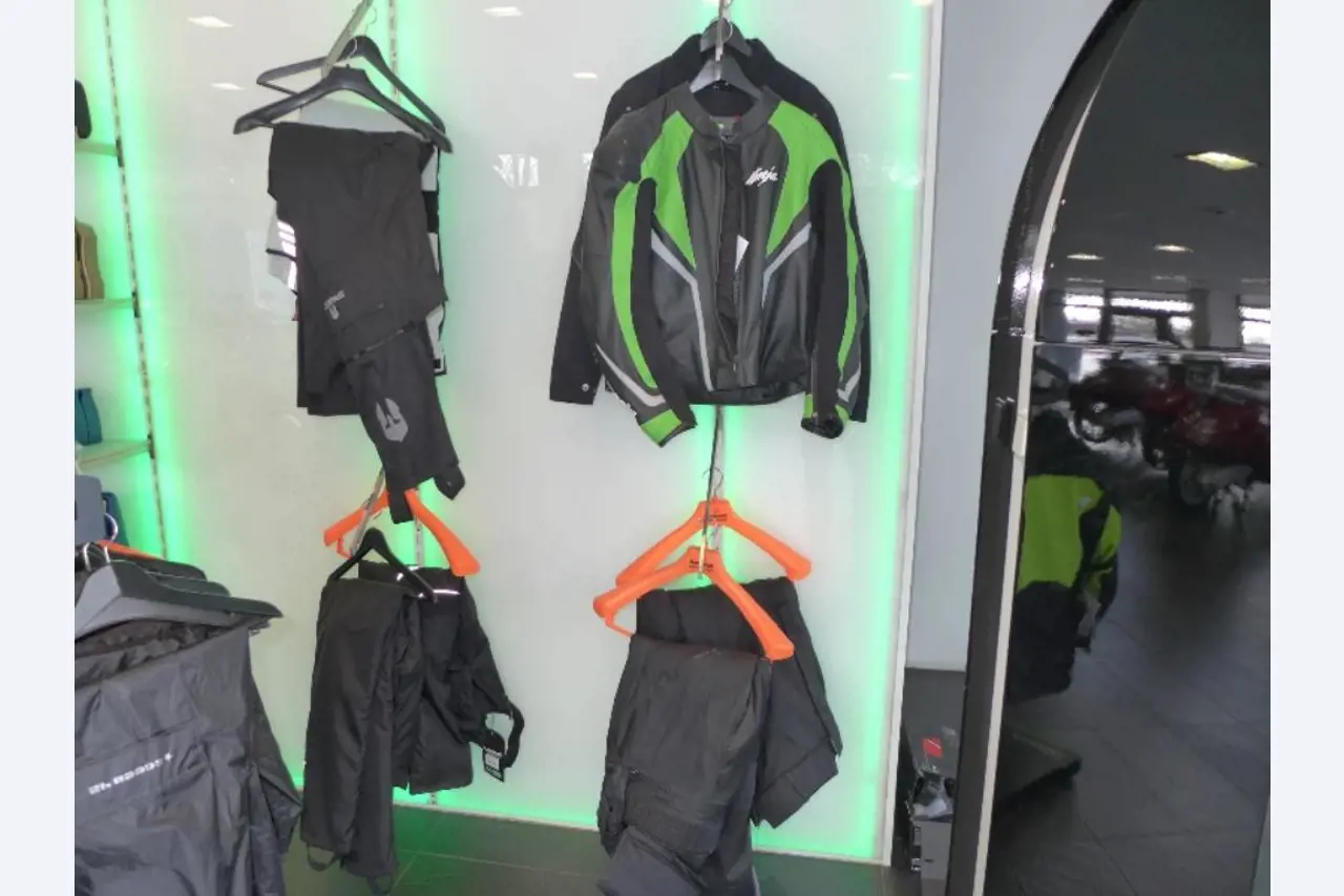 Motorradhandel, Werkstatt<br>  -22