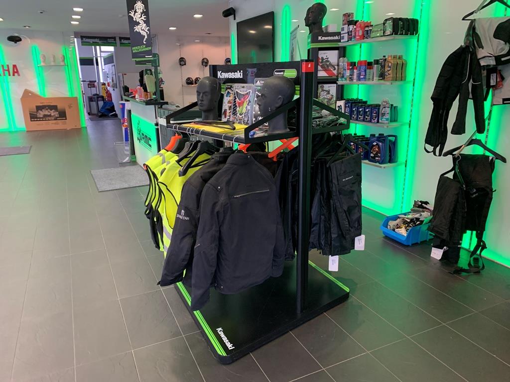 
Concessionário de motas, oficina<br>-1