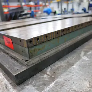 Magnetic clamping plate