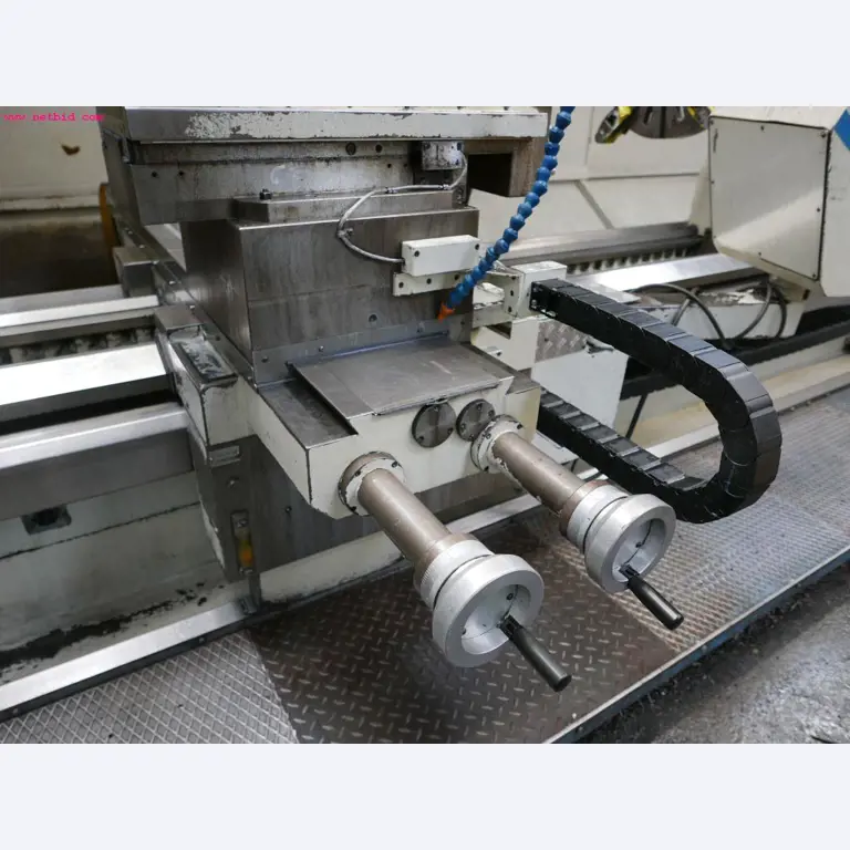 Tornos e fresadoras CNC-24