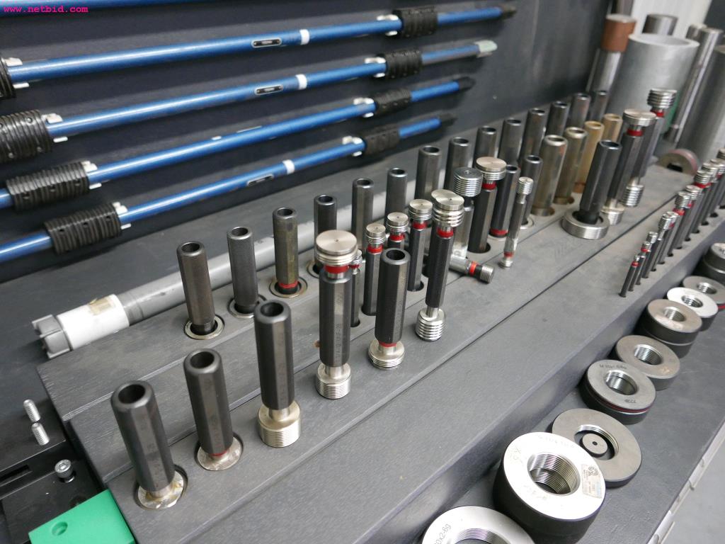 CNC turning and milling machines-10