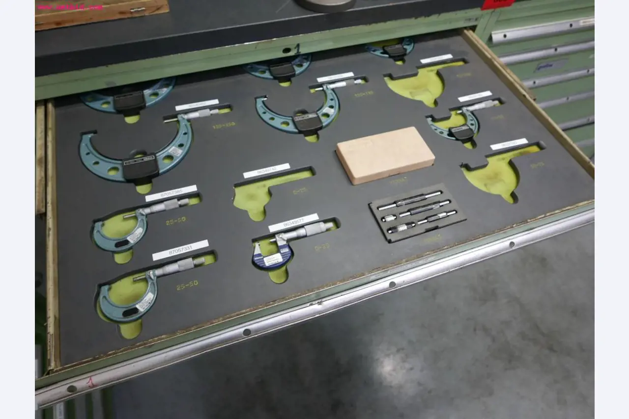 CNC turning and milling machines-13