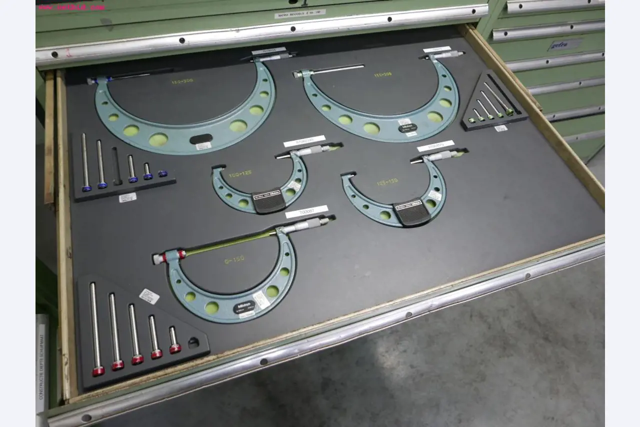 CNC turning and milling machines-14