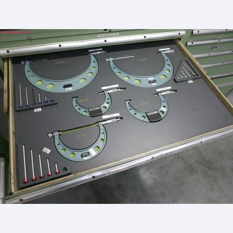 CNC turning and milling machines-14
