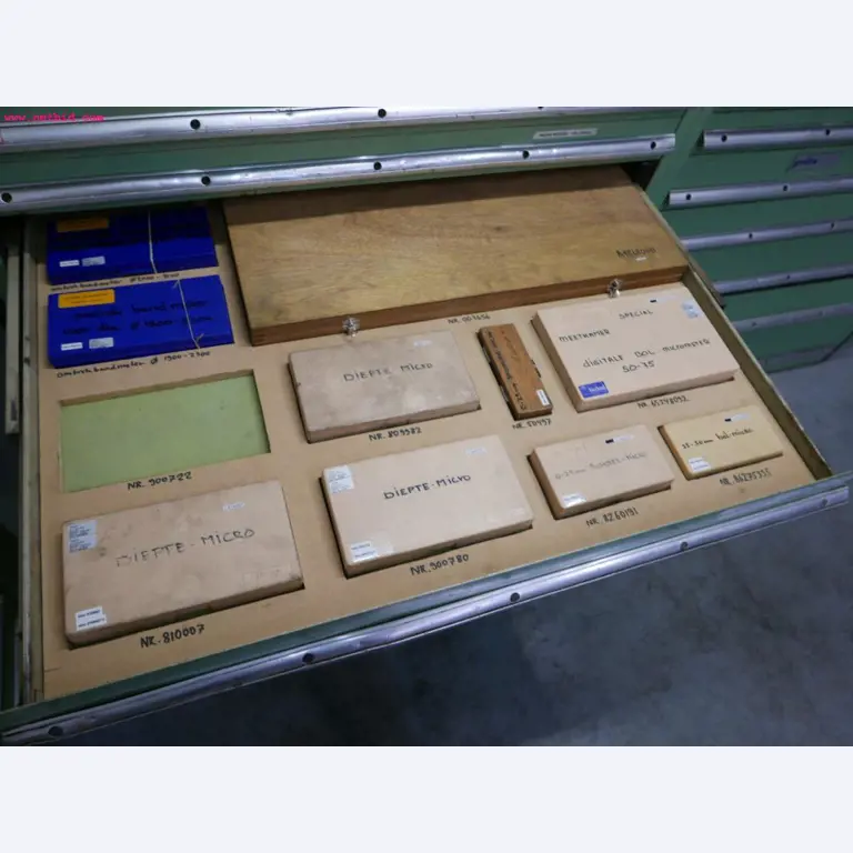 CNC turning and milling machines-15