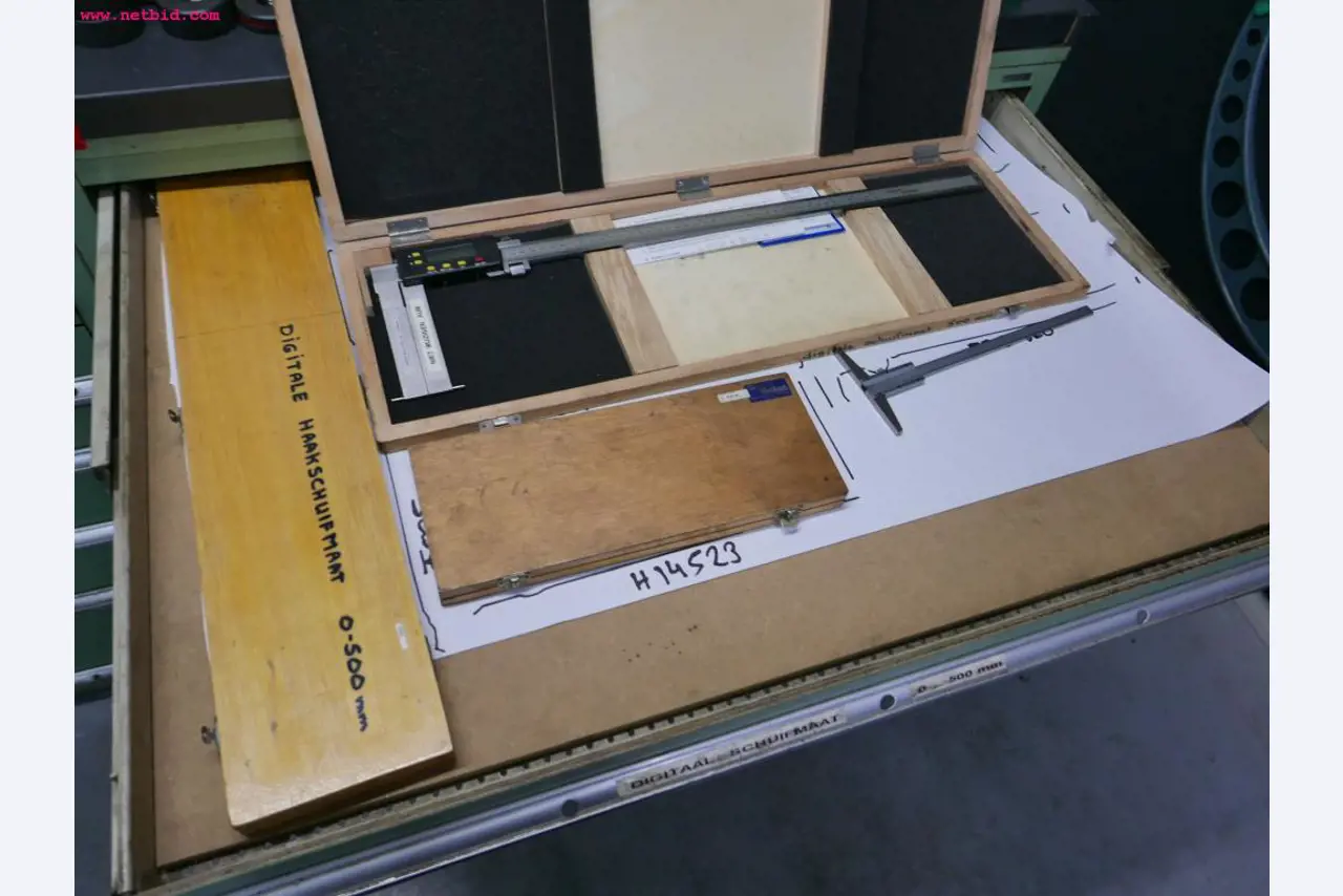 CNC turning and milling machines-4