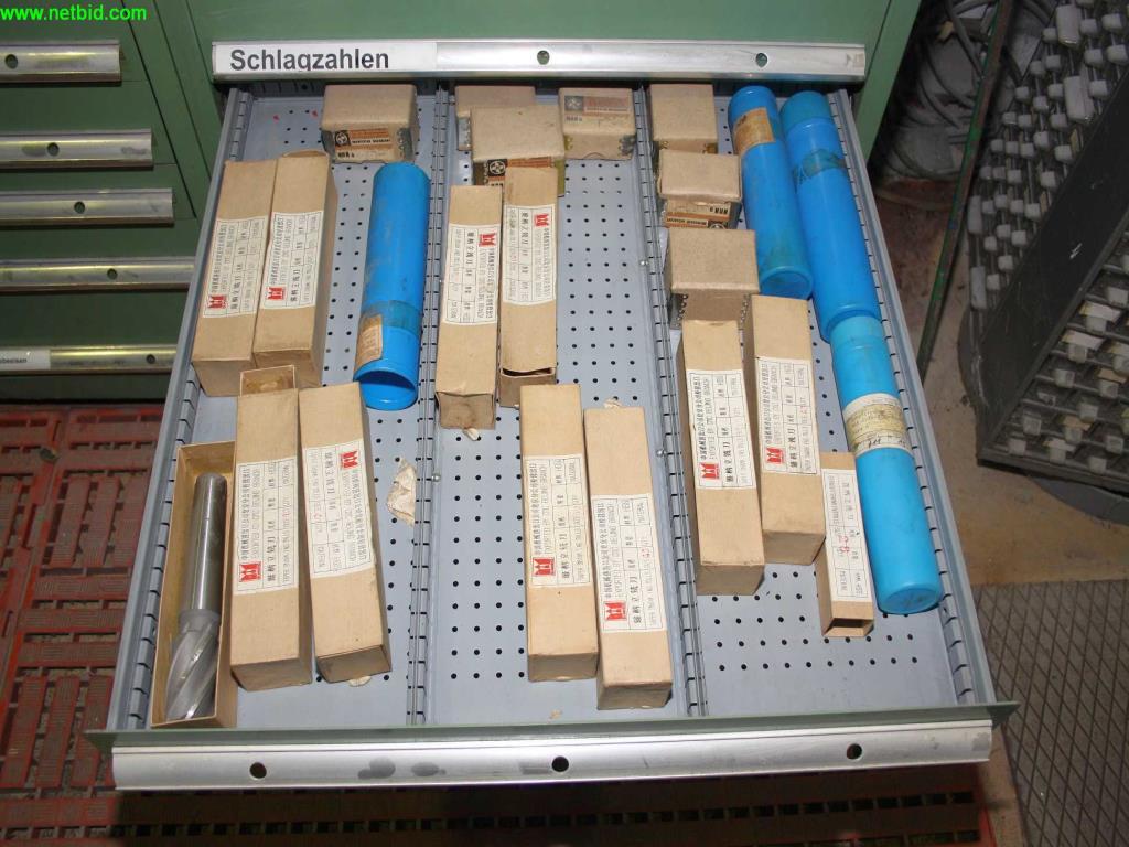 
Máquinas bem conservadas a partir de uma resolução de oficina<br>-14