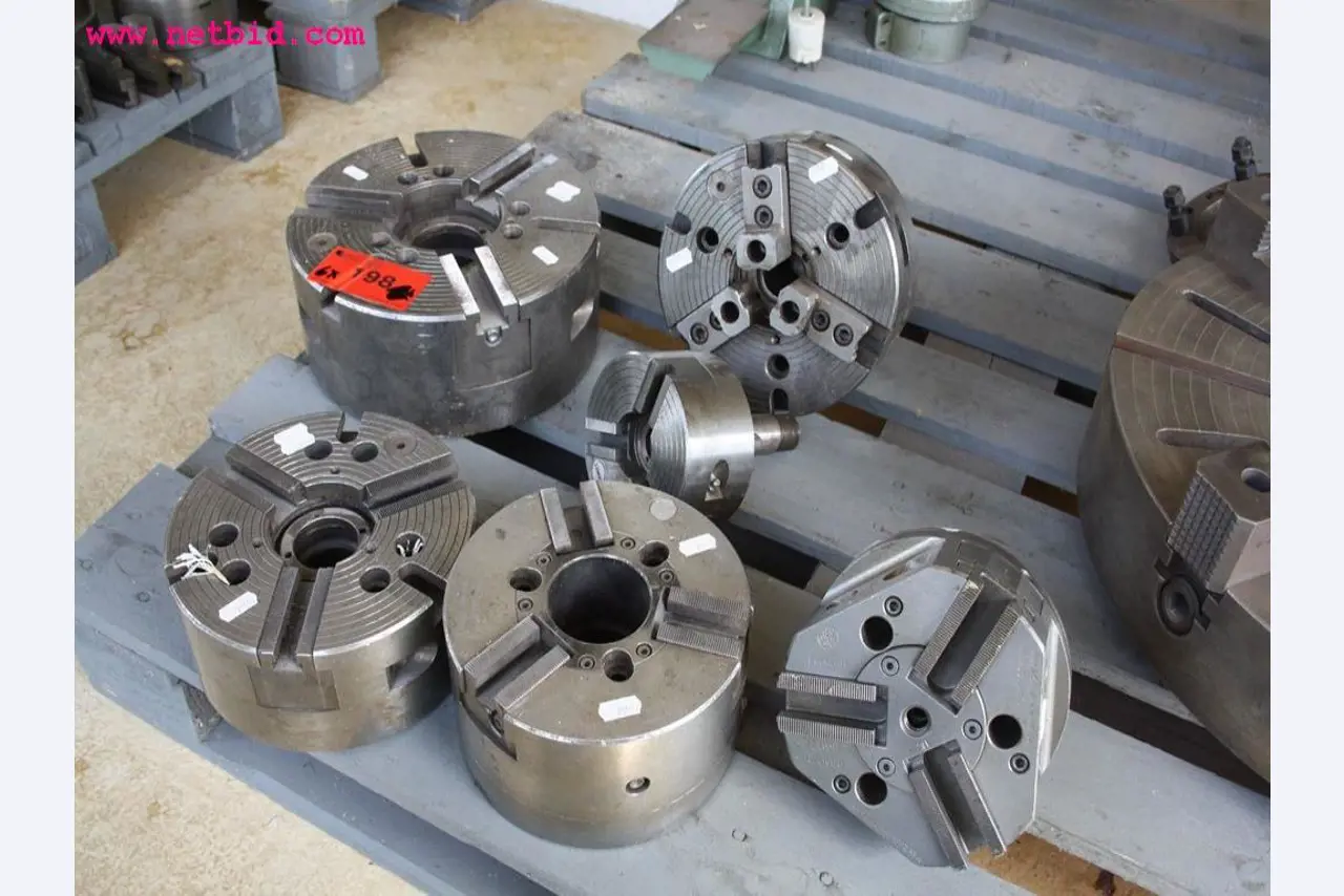 Machines et accessoires provenant de la liquidation d'une entreprise<br>.-2