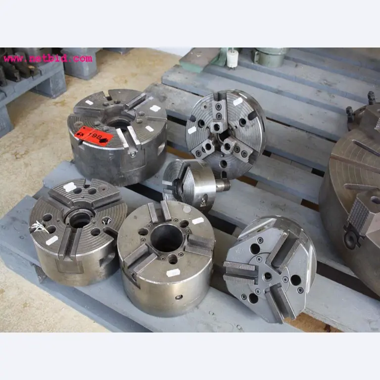 Machines et accessoires provenant de la liquidation d'une entreprise<br>.-2