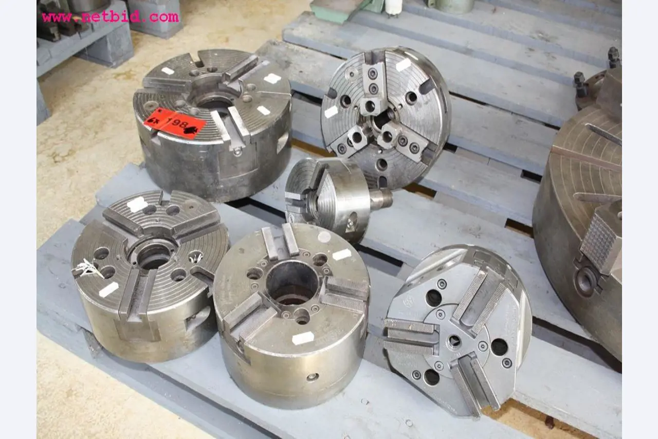 Machines et accessoires provenant de la liquidation d'une entreprise<br>.-3