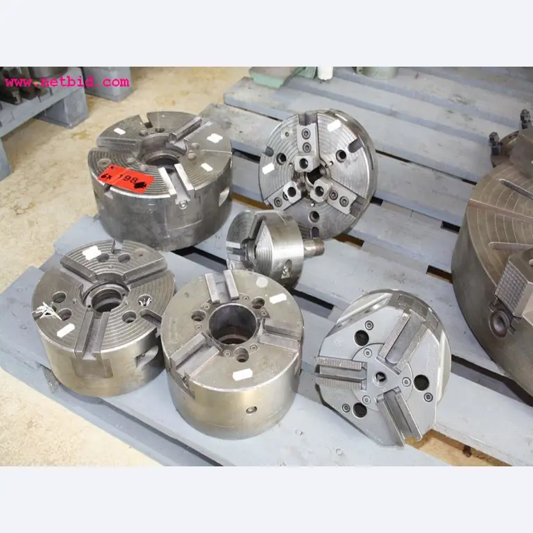 Machines et accessoires provenant de la liquidation d'une entreprise<br>.-3