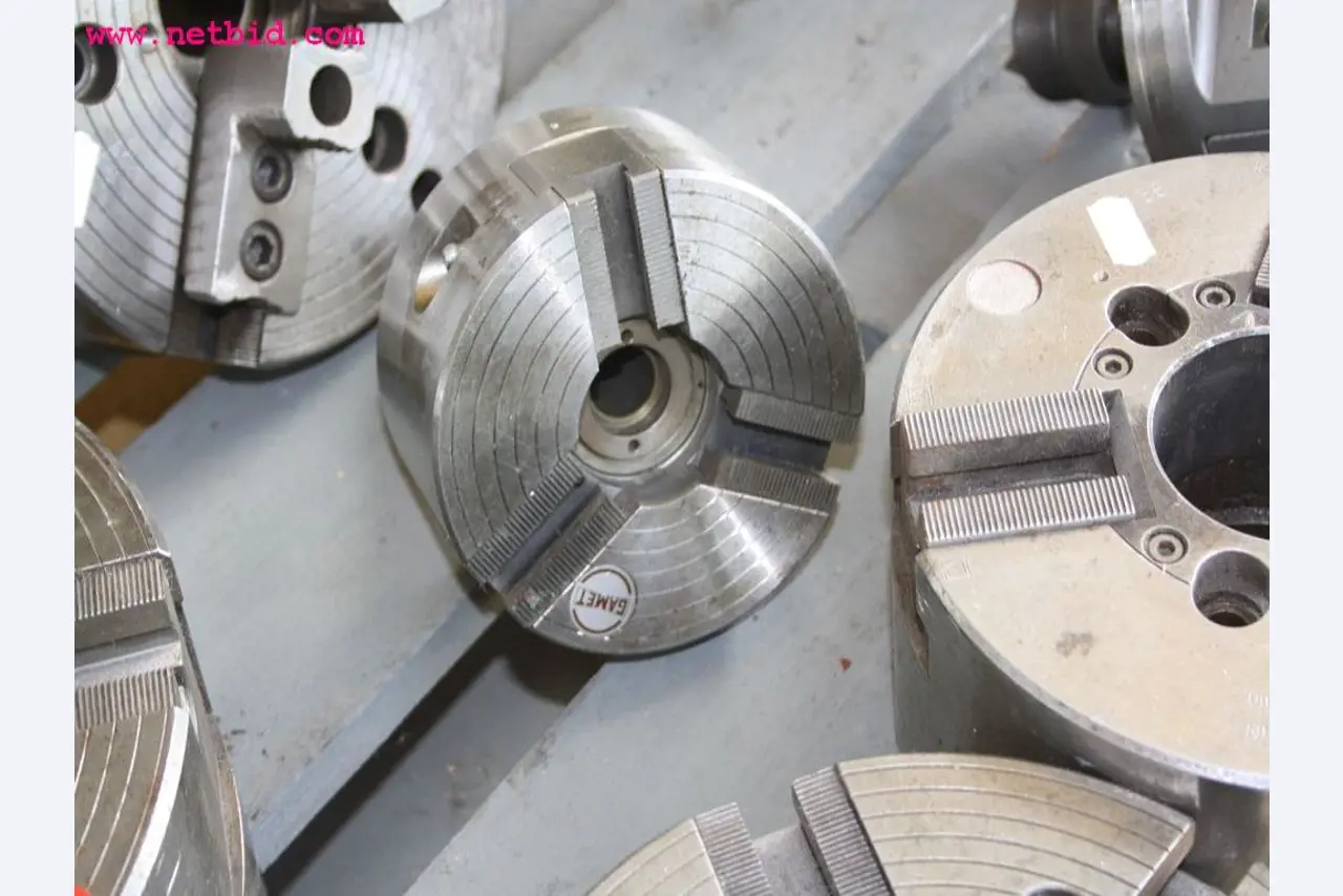 Machines et accessoires provenant de la liquidation d'une entreprise<br>.-5