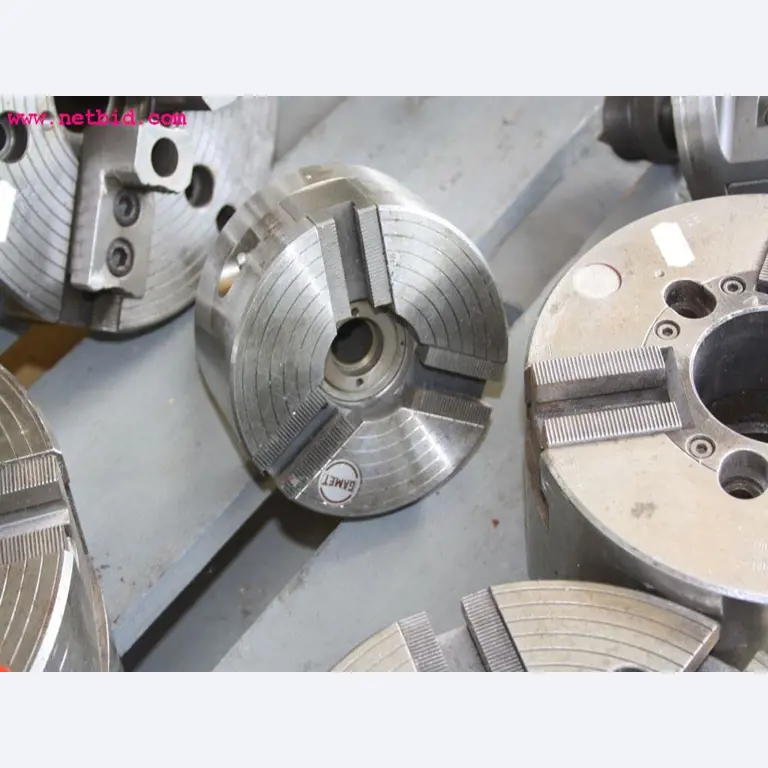 Machines et accessoires provenant de la liquidation d'une entreprise<br>.-5