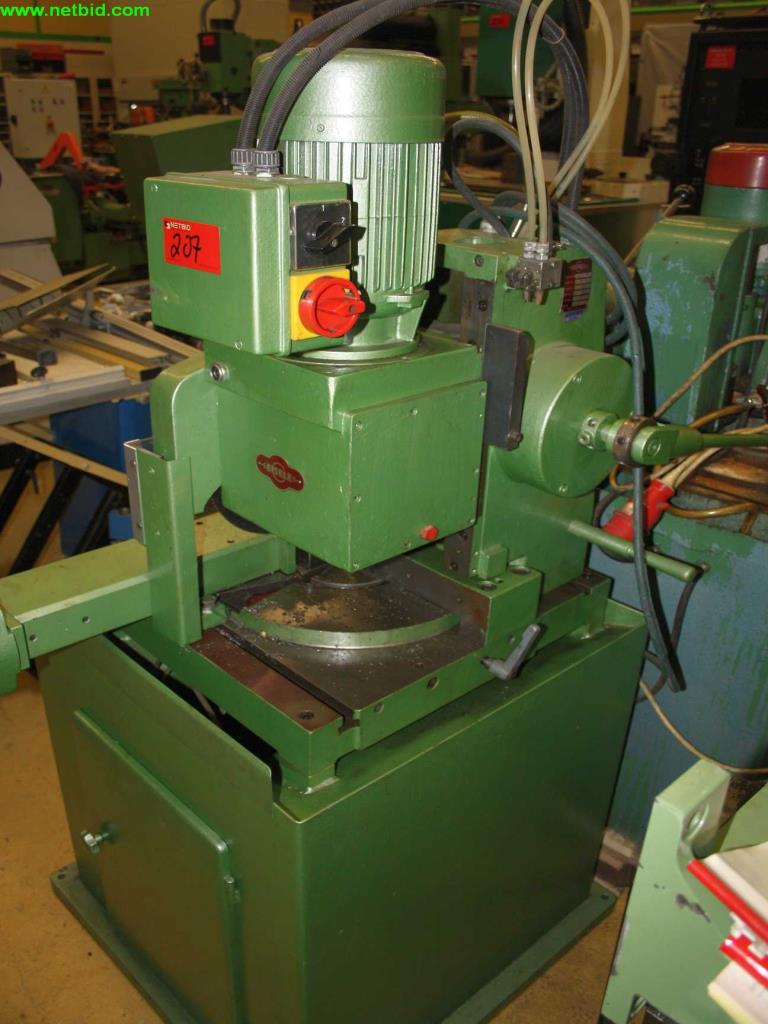 
Máquinas bem conservadas a partir de uma resolução de oficina<br>-4