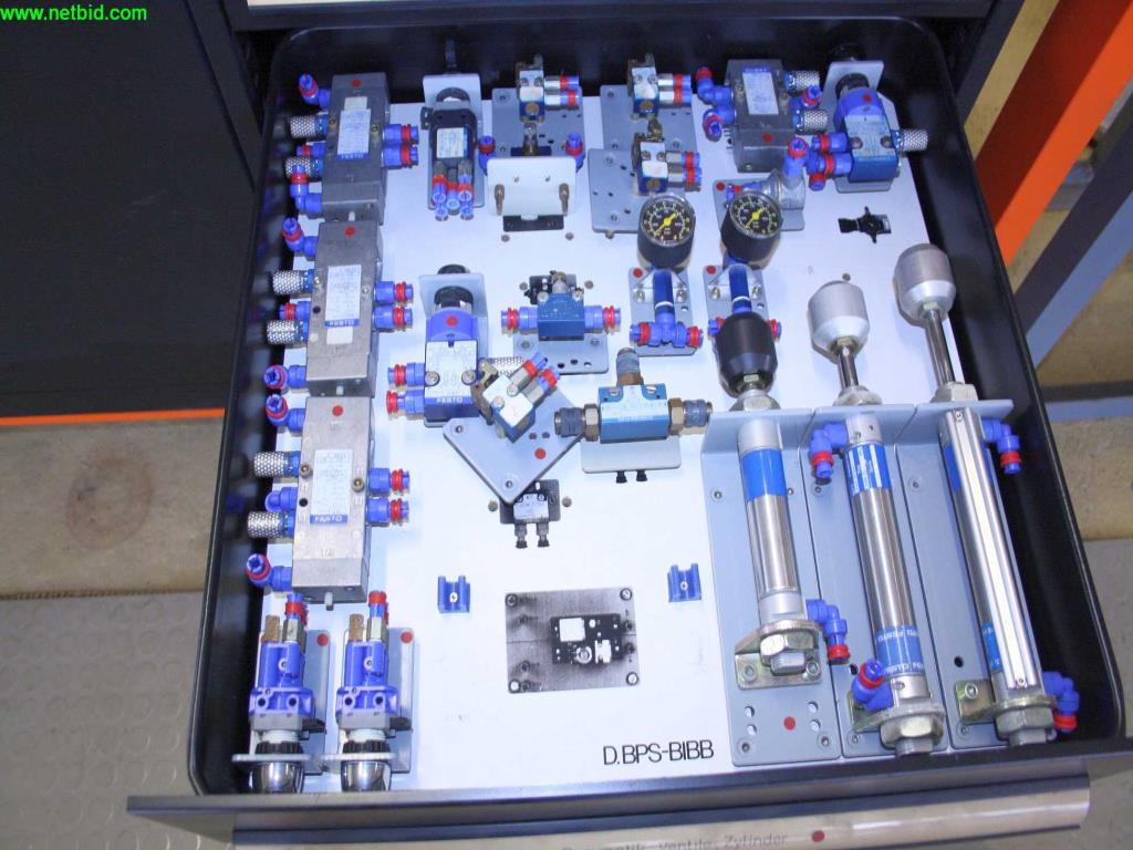 
Máquinas bem conservadas a partir de uma resolução de oficina<br>-12