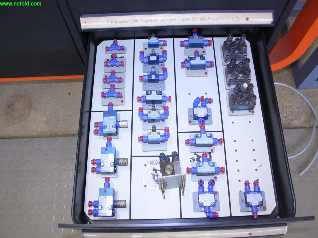 
Máquinas bem conservadas a partir de uma resolução de oficina<br>-4