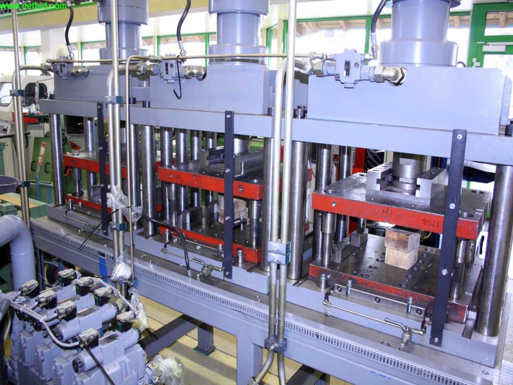 
Máquinas bem conservadas a partir de uma resolução de oficina<br>-7