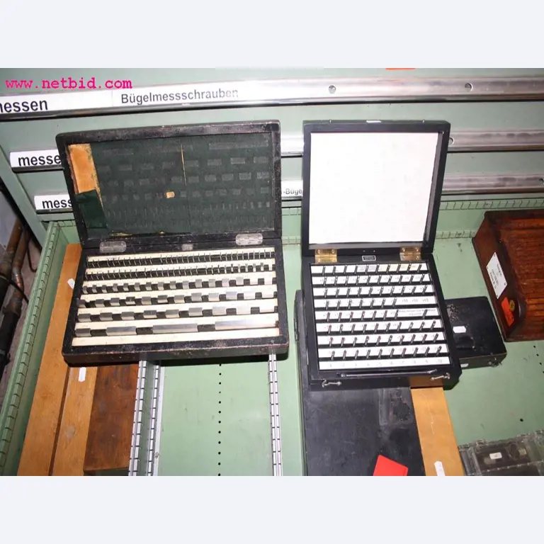 Machines et accessoires provenant de la liquidation d'une entreprise<br>.-4