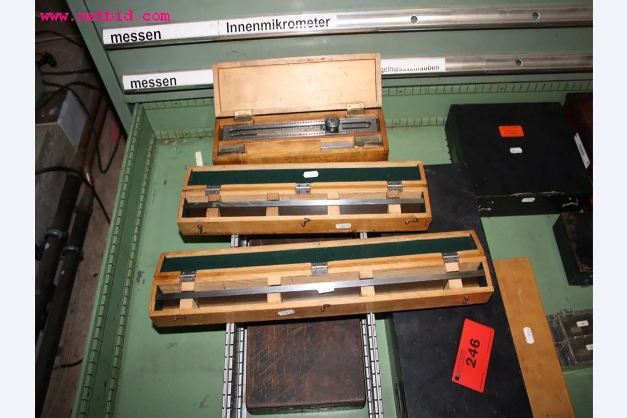 Machines et accessoires provenant de la liquidation d'une entreprise<br>.-5