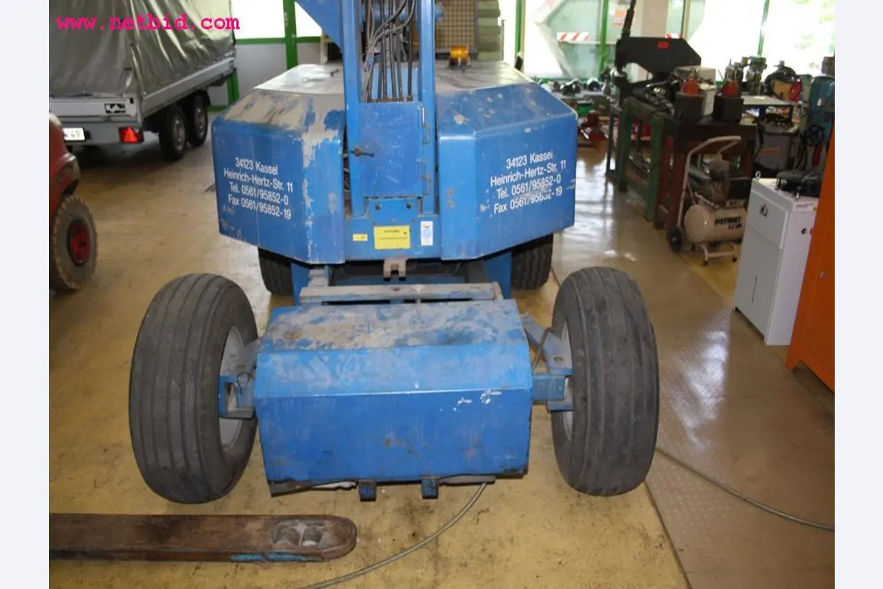 Machines et accessoires provenant de la liquidation d'une entreprise<br>.-4