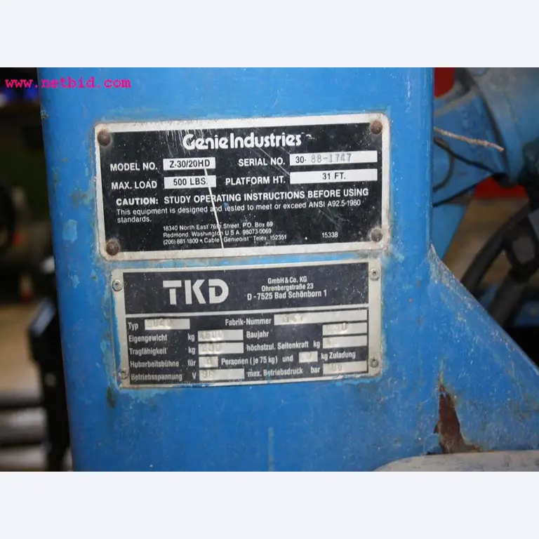 Machines et accessoires provenant de la liquidation d'une entreprise<br>.-7