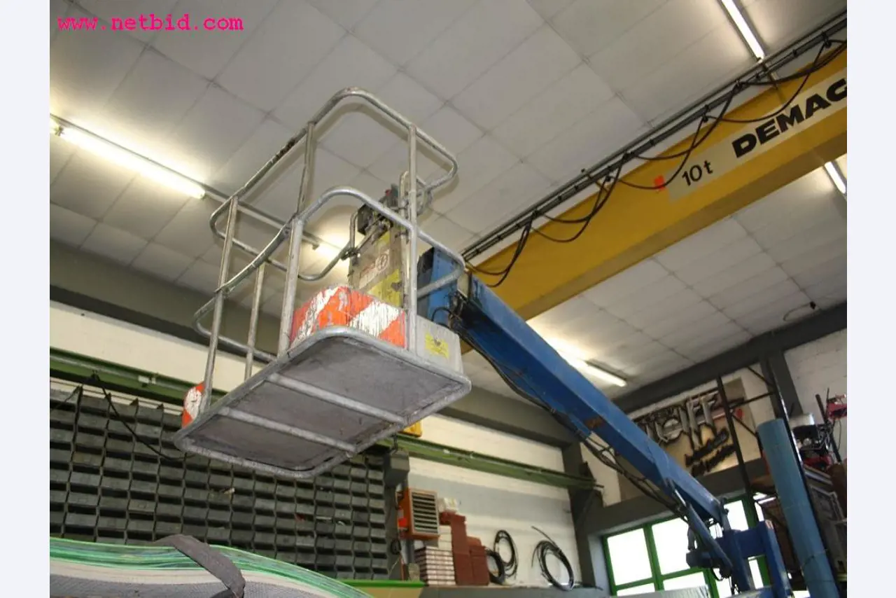 Machines et accessoires provenant de la liquidation d'une entreprise<br>.-8