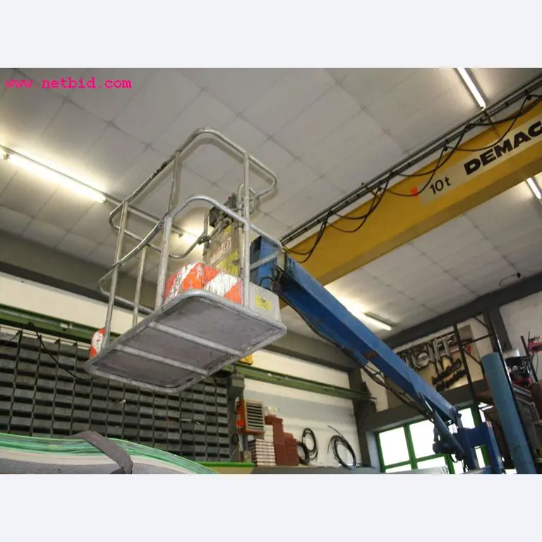 Machines et accessoires provenant de la liquidation d'une entreprise<br>.-8