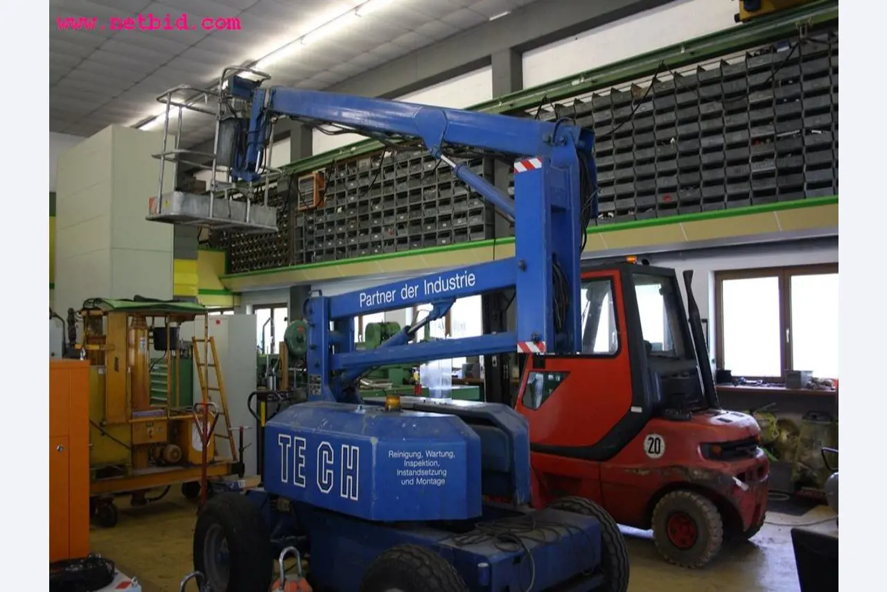 Machines et accessoires provenant de la liquidation d'une entreprise<br>.-9