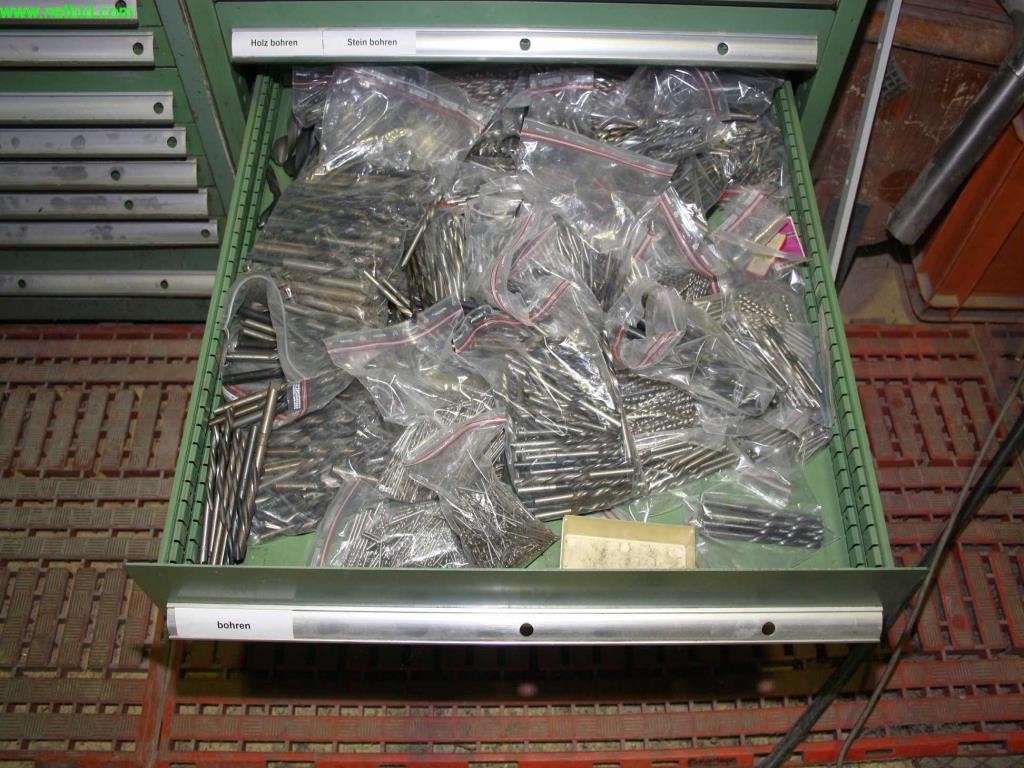 
machines bien entretenues provenant de la liquidation d'un atelier<br>.-12