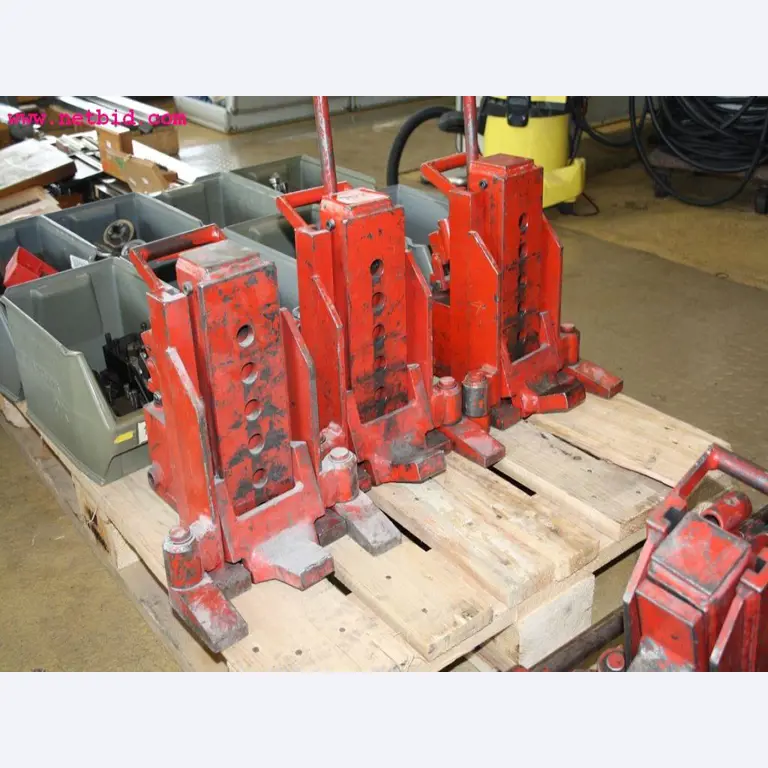 Máquinas e acessórios provenientes da liquidação de uma empresa<br>-2