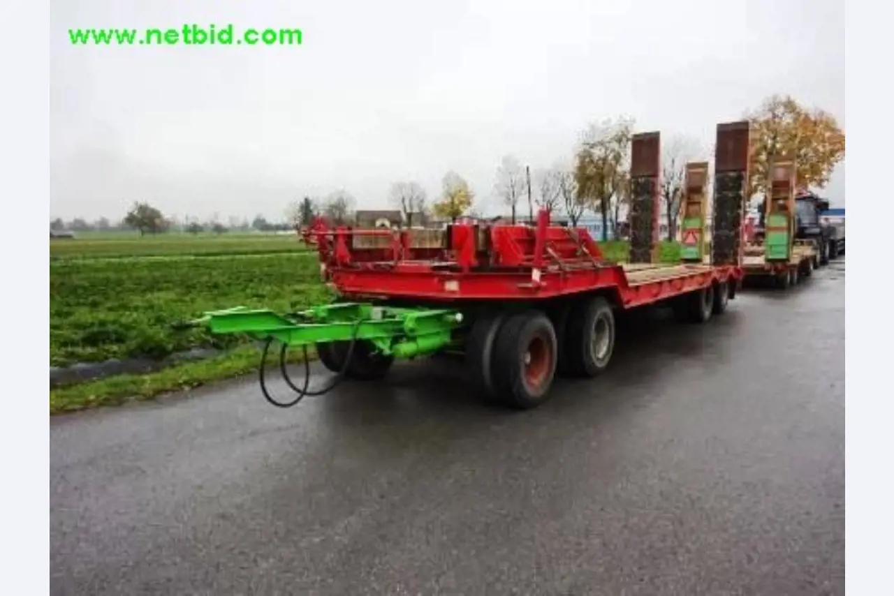 Véhicules de chantier, pelles sur chenilles, chargeuses sur pneus<br><font size="2"> En collaboration avec Gläsener + Schmidt GmbH
</font>
-1