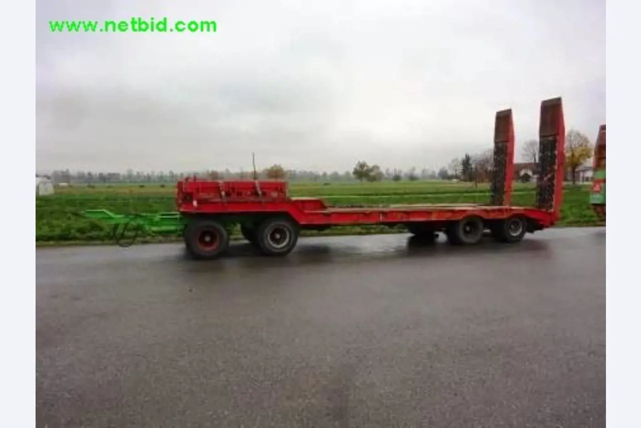 Véhicules de chantier, pelles sur chenilles, chargeuses sur pneus<br><font size="2"> En collaboration avec Gläsener + Schmidt GmbH
</font>
-2