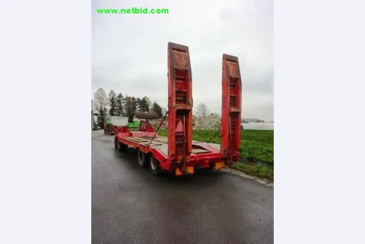 Véhicules de chantier, pelles sur chenilles, chargeuses sur pneus<br><font size="2"> En collaboration avec Gläsener + Schmidt GmbH
</font>
-3