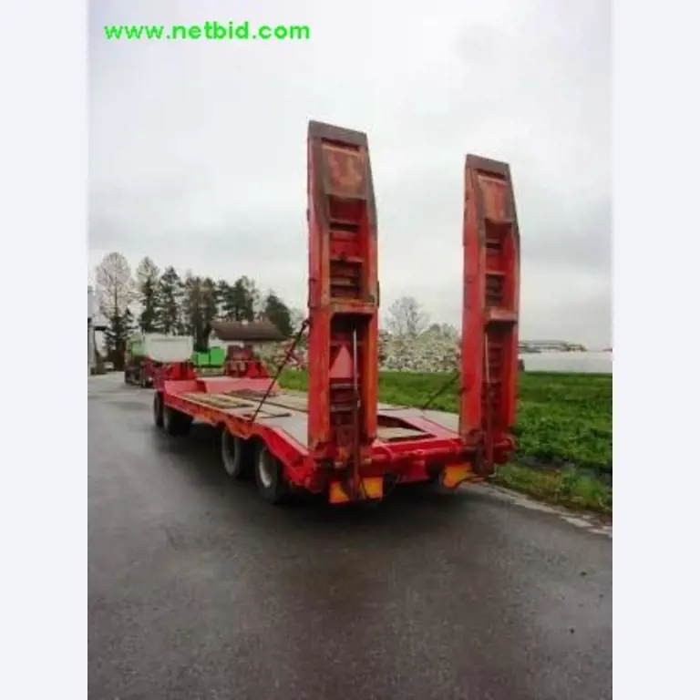 Véhicules de chantier, pelles sur chenilles, chargeuses sur pneus<br><font size="2"> En collaboration avec Gläsener + Schmidt GmbH
</font>
-3