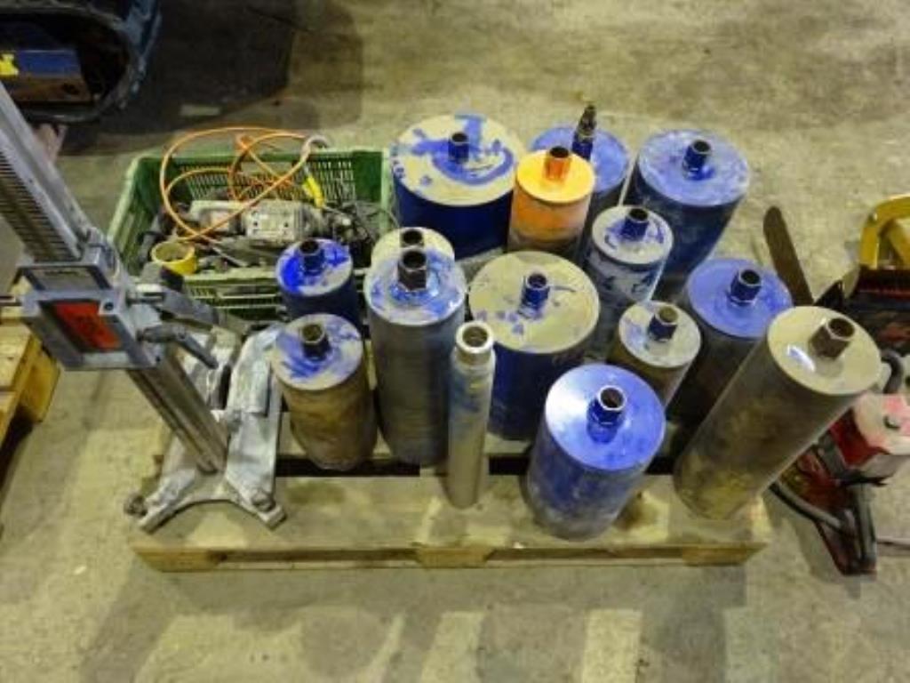 Baufahrzeuge, Raupenbagger, Radlader<br><font size="2"> In Zusammenarbeit mit Gläsener + Schmidt GmbH
</font>

-8