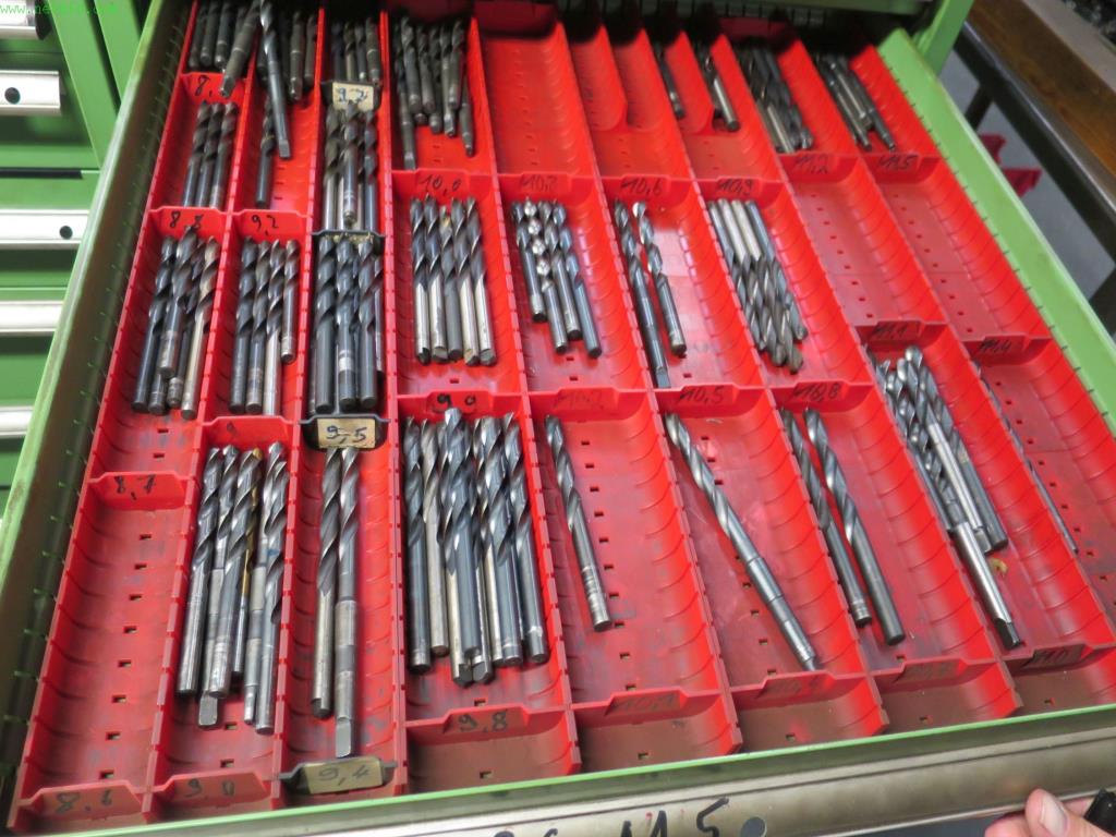 
Tooling machines and sheet metal machines out of the sector engineering and contract manufacturing. 
-2