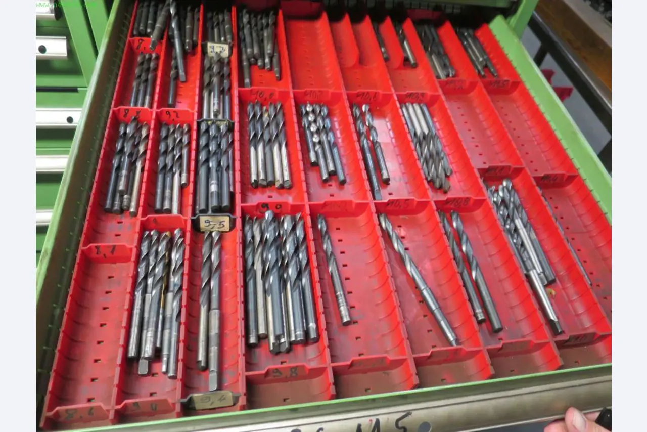 Tooling machines and sheet metal machines out of the sector engineering and contract manufacturing. 
-2