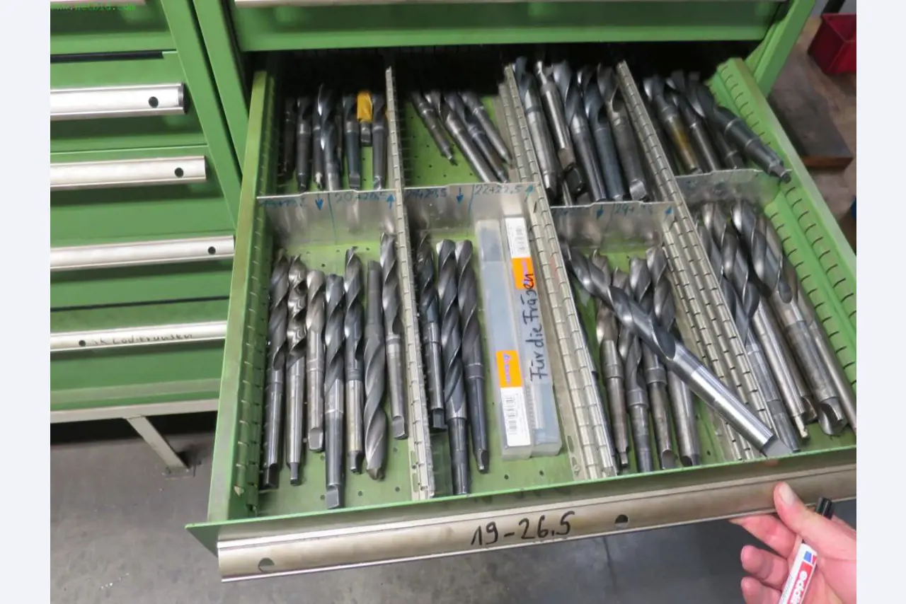 Tooling machines and sheet metal machines out of the sector engineering and contract manufacturing. 
-3