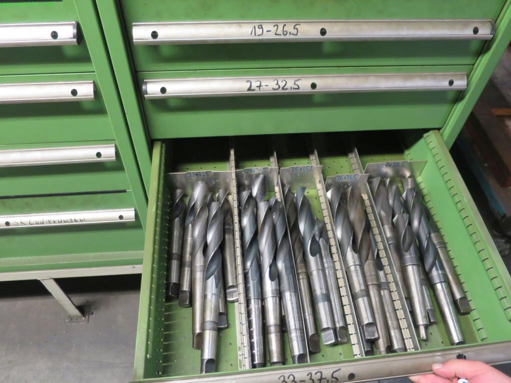 
Tooling machines and sheet metal machines out of the sector engineering and contract manufacturing. 
-4