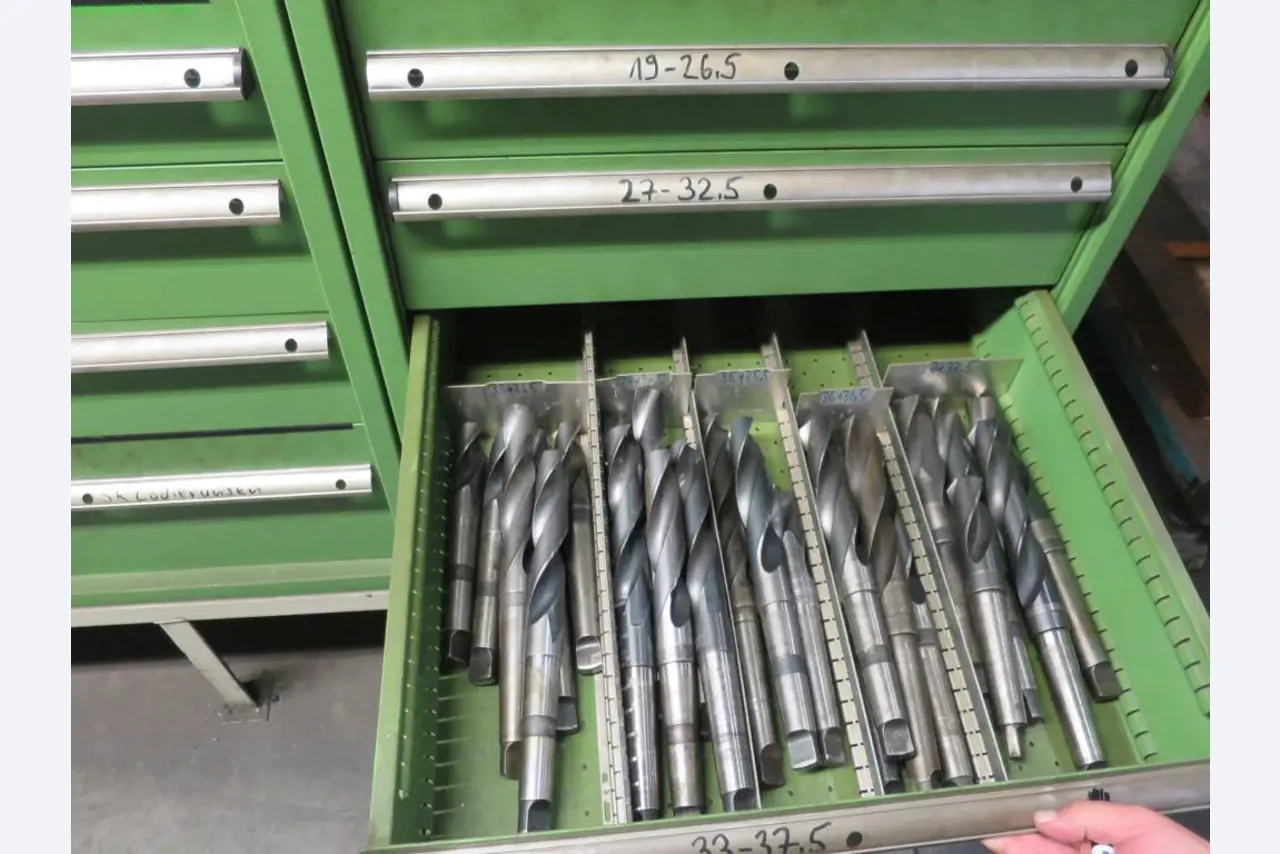 Tooling machines and sheet metal machines out of the sector engineering and contract manufacturing. 
-4