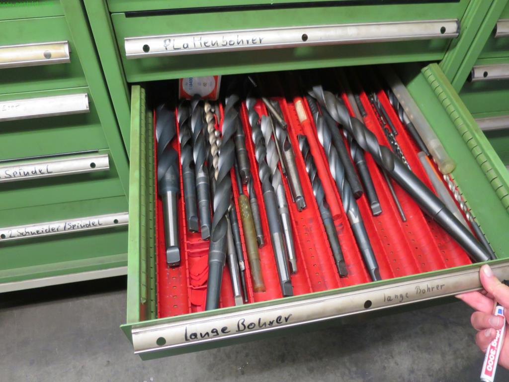 
Tooling machines and sheet metal machines out of the sector engineering and contract manufacturing. 
-6