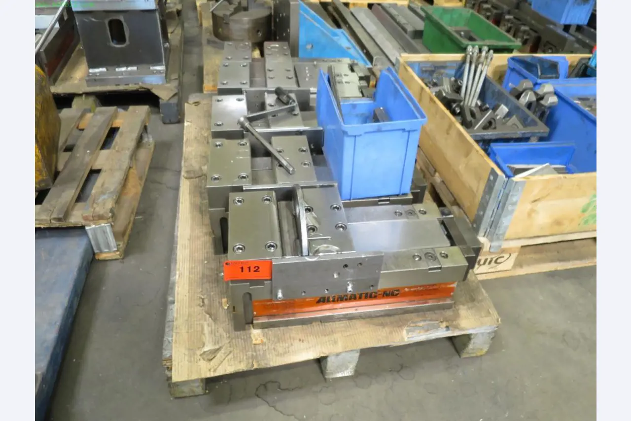 Máquinas-ferramentas e máquinas para trabalhar chapas metálicas<br> no domínio da engenharia mecânica e do fabrico por encomenda-1