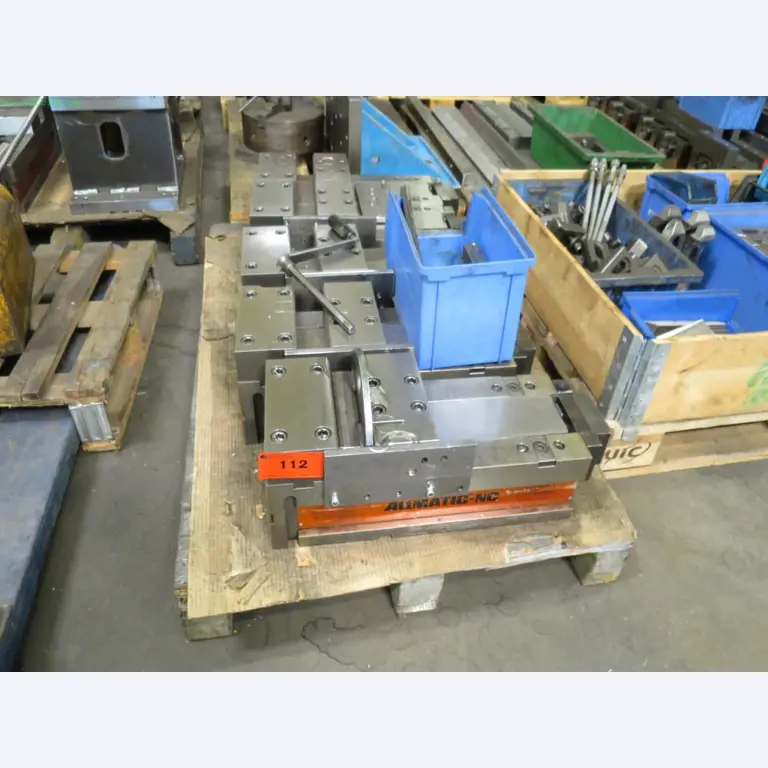 Máquinas-ferramentas e máquinas para trabalhar chapas metálicas<br> no domínio da engenharia mecânica e do fabrico por encomenda-1